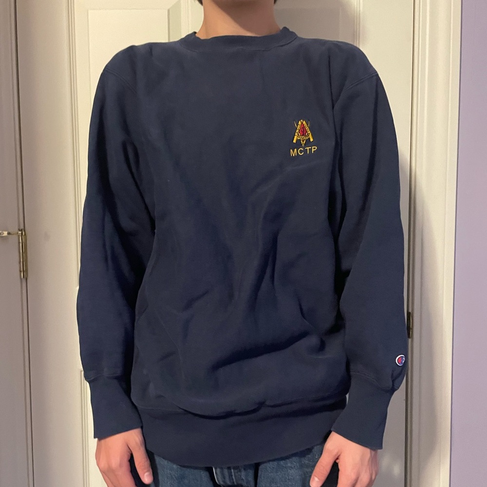 NAVY BLUE CREWNECK SWEATSHIRT